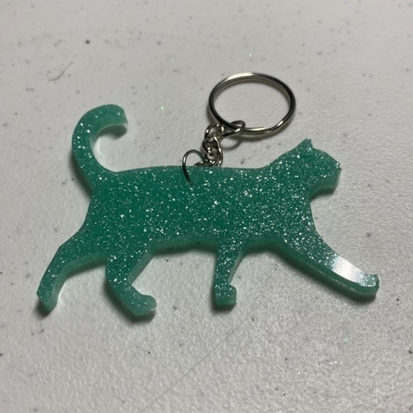 Green glitter Walking cat acrylic resin key chain - Picture 1 of 1